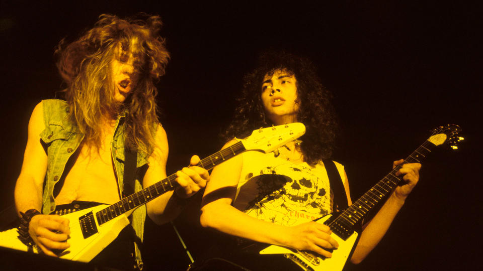  James Hetfield (left) and Kirk Hammett perform onstage with Metallica 