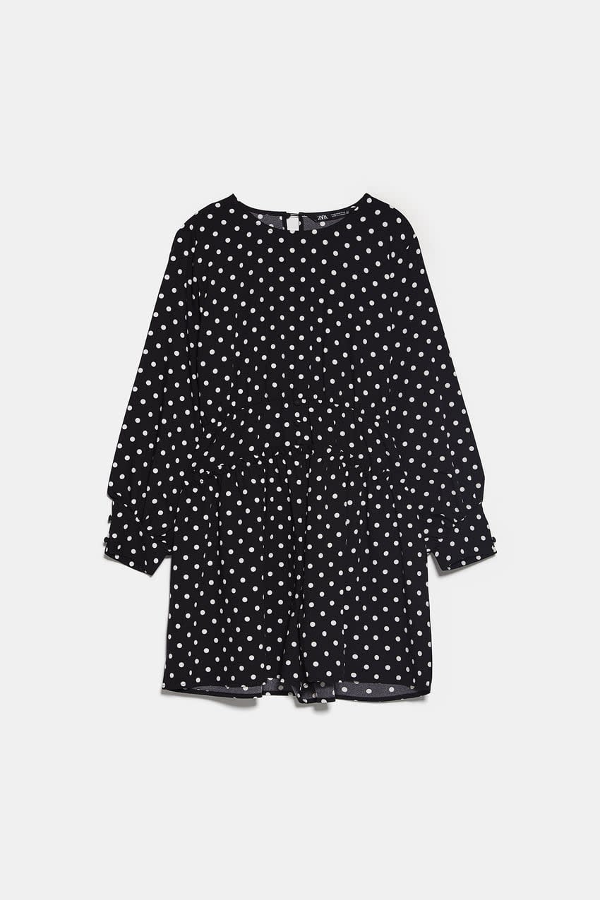 19,99€ au lieu de 23,97€<br><br><a href="https://www.zara.com/fr/en/polka-dot-playsuit-p00097025.html?v1=34223087&v2=1574362" rel="nofollow noopener" target="_blank" data-ylk="slk:Acheter;elm:context_link;itc:0;sec:content-canvas" class="link ">Acheter</a>