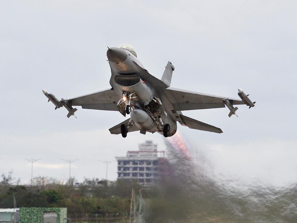 A U.S. made F16 jet fighter takes off for a training exercise during military exercises in Taitung County, eastern Taiwan