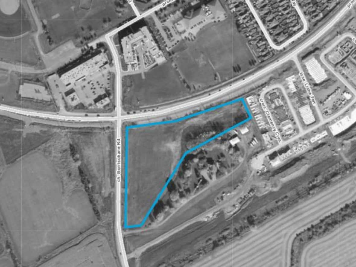 A map shows where Southbridge Care Homes plans to construct a new long-term care home on Strandherd Drive in Ottawa's Barrhaven neighbourhood.  (Southbridge Health Care/Fotenn Planning and Design - image credit)