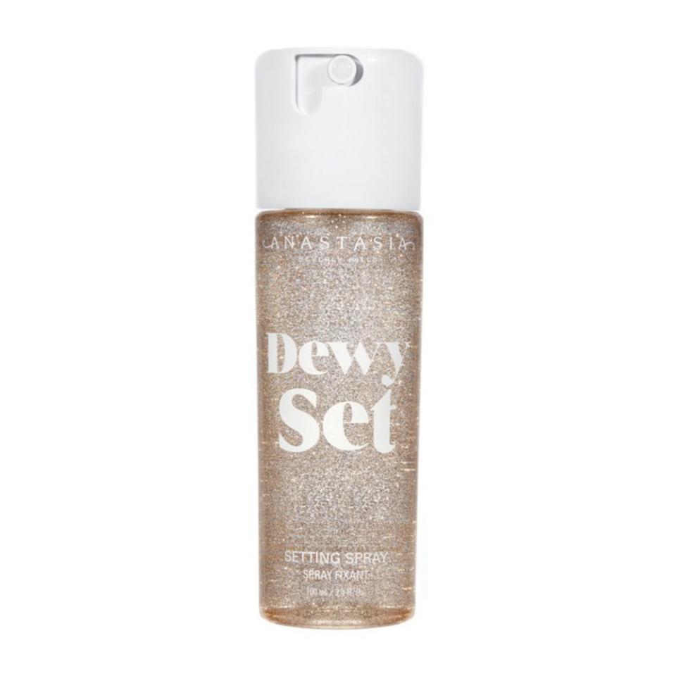 6) Dewy Set Setting Spray