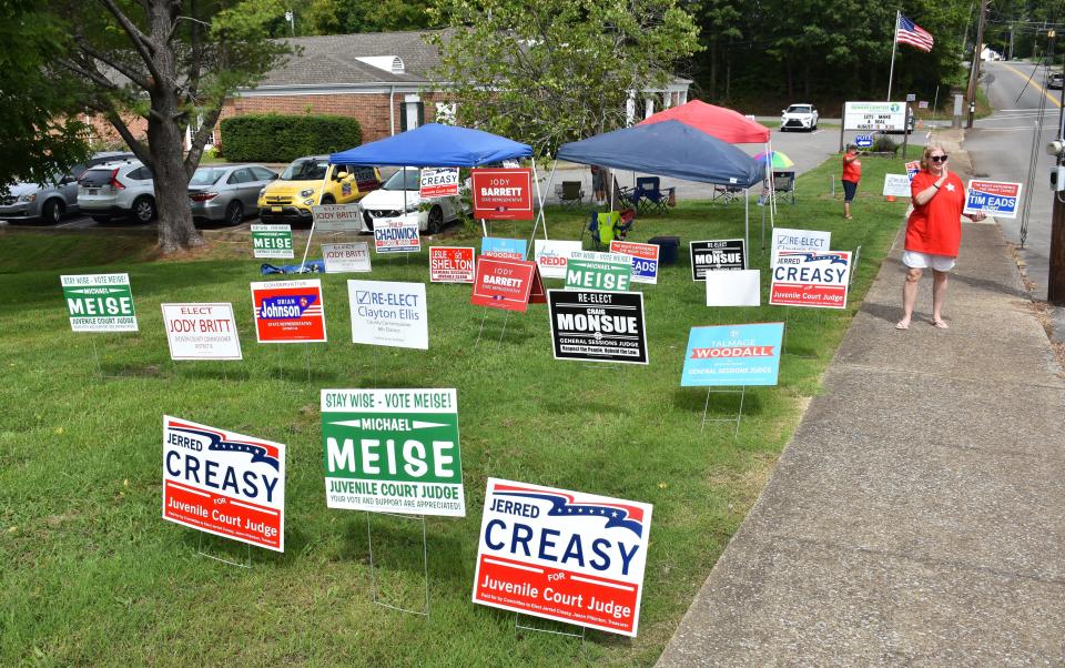 Candidate supporters and signs at the poll site at the Dickson Senior Center in Dickson on Election Day, Aug. 4, 2022.
