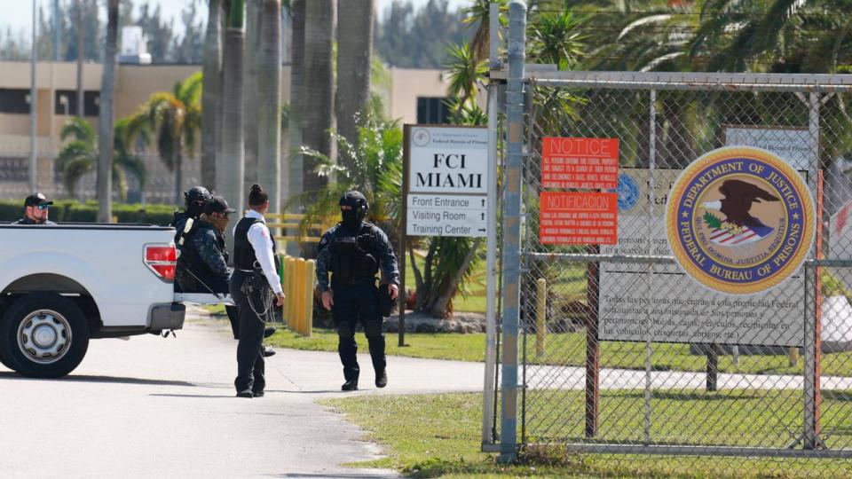 PHOTO:Security personnel stand guard near the entrance to the federal prison in Miami, FL, March 19, 2024. (Joe Raedle/Getty Images)