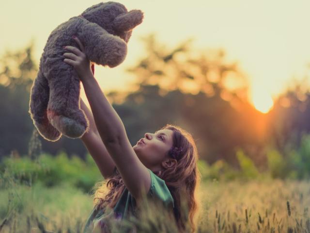 S'endormir en serrant une peluche est bon pour la santé, même à l