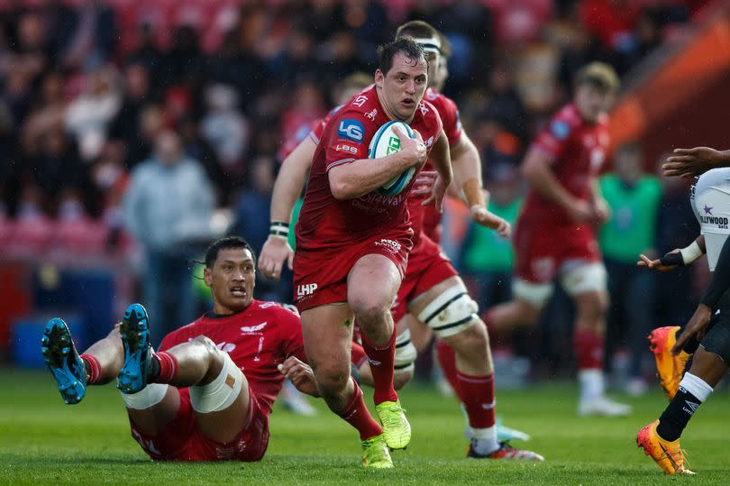 Ryan Elias makes a break on the way to scoring a try -Credit:Gruffydd Thomas/Huw Evans Agency