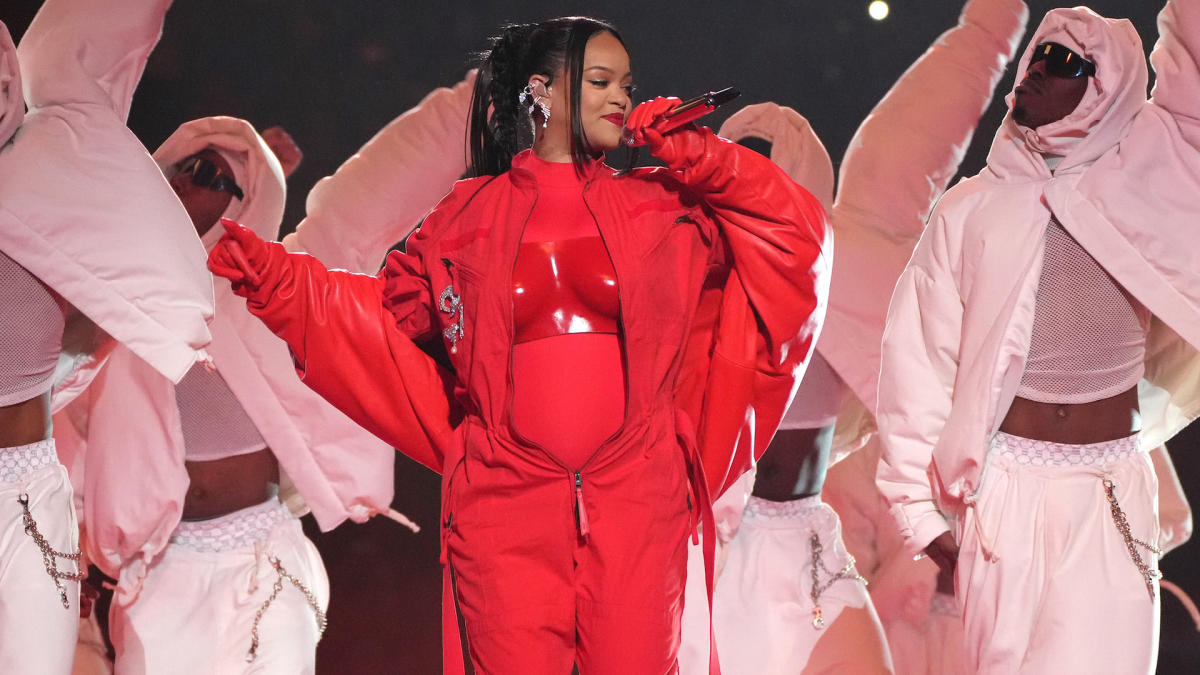 Philly ASL performer goes viral during Rihanna's Super Bowl halftime show -  WHYY