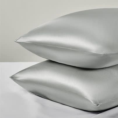 Enjoy some luxury on a budget thanks to the 25% discount on this pair of satin pillowcases that can help to reduce frizziness and sleep creases
