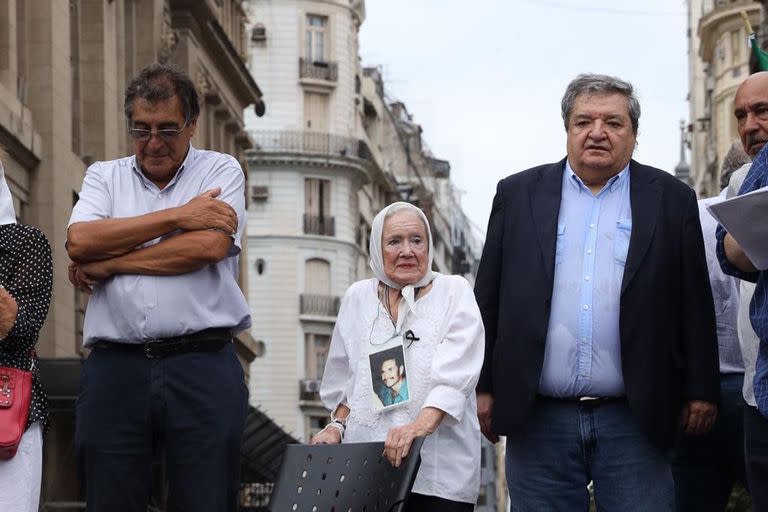  Juez Ramos Padilla junto a Nora Cortiñas, cofundadora de Madres de Plaza de Mayo