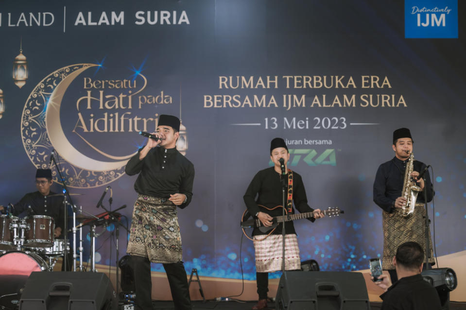 The stage came alive as Alif Satar & The Locos performed at the Bandar Alam Suria Raya Open House.