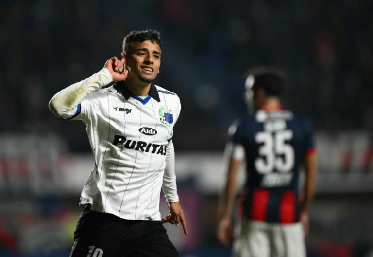 El delantero uruguayo Luciano Rodríguez celebra tras marcar durante el partido de la fase de grupos de la Copa Libertadores entre el San Lorenzo de Argentina y el Liverpool de Uruguay, en el estadio Pedro Bidegain de Buenos Aires el 16 de mayo de 2024. (Luis ROBAYO)