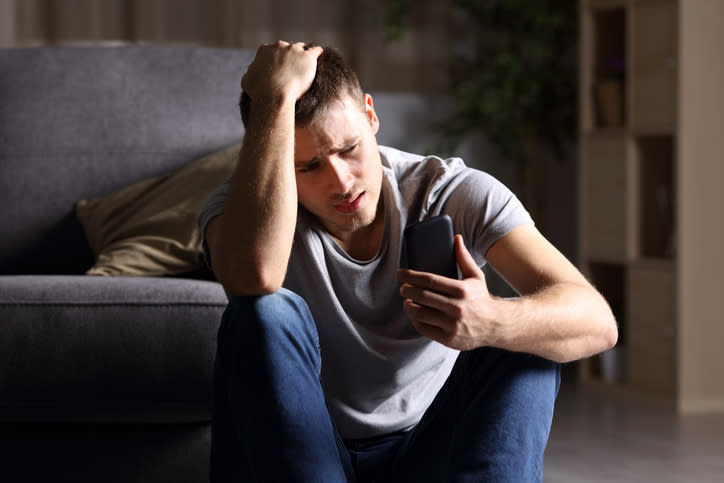 Si quieres tener una relación feliz, no discutas por mensaje de texto. Foto: AntonioGuillem/Getty Images