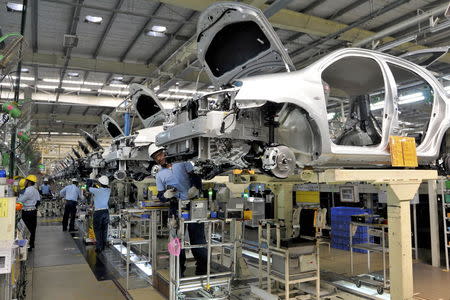 Employees work at the assembly line of Toyota Etios cars inside the manufacturing plant of Toyota Kirloskar Motor in Bidadi, on the outskirts of Bengaluru, India, November 7, 2015. REUTERS/Abhishek N. Chinnappa