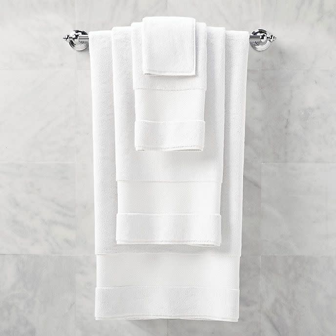 <p><a href="https://go.redirectingat.com?id=74968X1596630&url=https%3A%2F%2Fwww.frontgate.com%2Ffrontgate-resort-collection-26trade-3b-bath-towels%2Fbed-bath%2Fbath%2Fbath-towels%2F18414%3FlistIndex%3D0%26uniqueId%3D18414%26isNewProduct%3Dfalse%26newItemBadge%3Dtrue&sref=https%3A%2F%2Fwww.veranda.com%2Fshopping%2Fhome-accessories%2Fg60618267%2Fbest-luxury-bath-towels%2F" rel="nofollow noopener" target="_blank" data-ylk="slk:Shop Now;elm:context_link;itc:0;sec:content-canvas" class="link ">Shop Now</a></p><p>Frontgate Resort Collection Bath Towels</p><p>frontgate.com</p><p>$39.60</p>