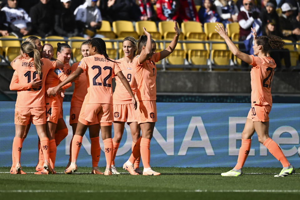 Netherlands' Jill Roord, second left, is congratulated by teammates after scoring her team's first goal during the Women's World Cup Group E soccer match between the United States and the Netherlands in Wellington, New Zealand, Thursday, July 27, 2023. (AP Photo/Andrew Cornaga)