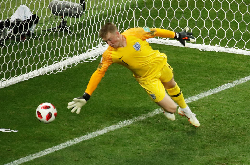 <p>Jordan Pickford just couldn’t get down in time to keep it out </p>