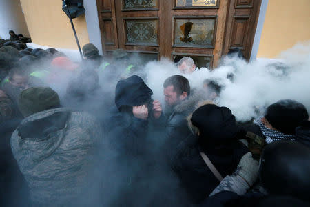 Supporters of former Georgian President and Ukrainian opposition figure Mikheil Saakashvili clash with police in Kiev, Ukraine, December 17, 2017. REUTERS/Valentyn Ogirenko