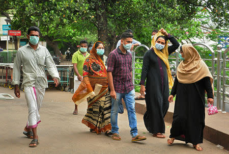 People wearing masks are seen at a hospital in Kozhikode in the southern state of Kerala, India, May 23, 2018. REUTERS/Stringer