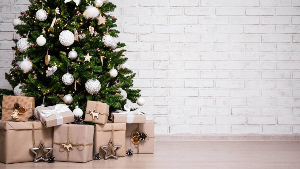 Cadeaux et sapin de Noël