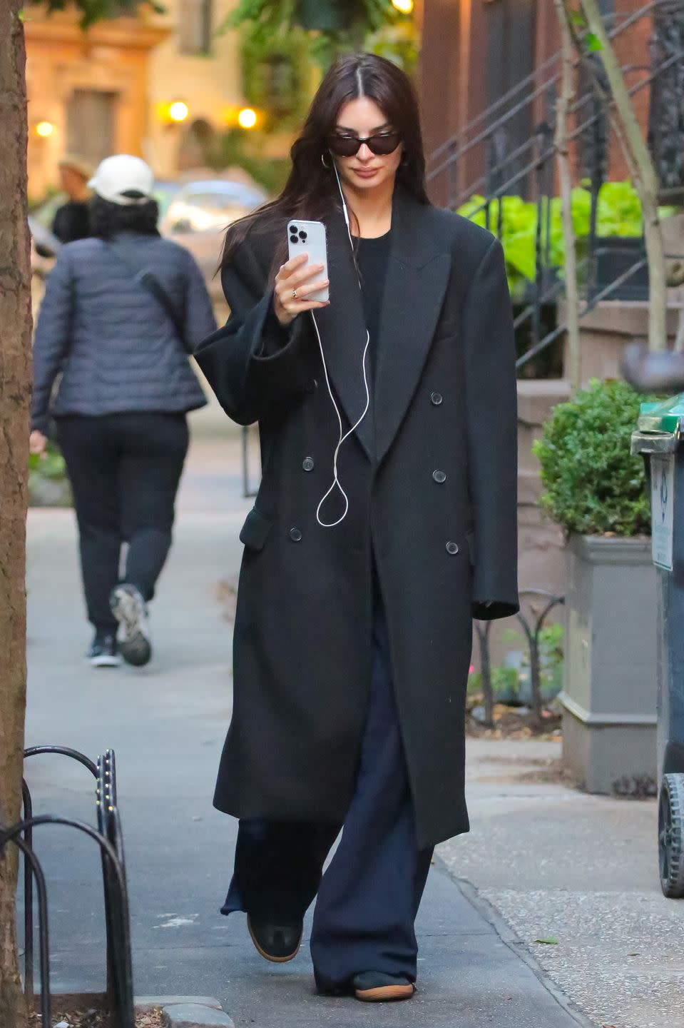 emily ratajkowski oversized coat