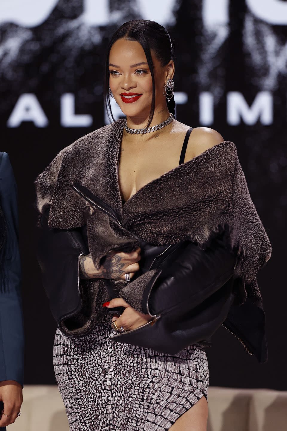 phoenix, arizona february 09 rihanna poses during the super bowl lvii pregame apple music halftime show press conference at phoenix convention center on february 09, 2023 in phoenix, arizona photo by mike lawriegetty images