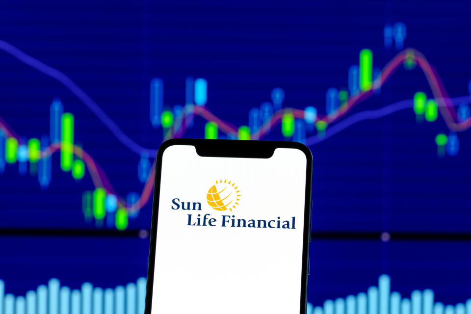 HONG KONG, CHINA - 2018/12/28:  In this photo illustration, the Sun Life Financial logo is seen on an android smartphone over stock chart. (Photo Illustration by Daniel Fung/SOPA Images/LightRocket via Getty Images)
