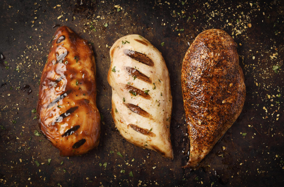 Hühnchenfleisch ist appetitlich aber empfindlich (Symbolbild: Getty Images).