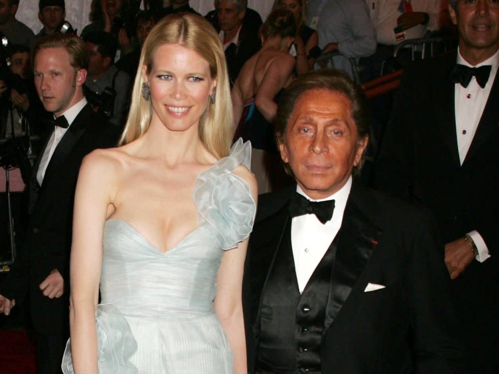 Claudia Schiffer und Valentino im New Yorker Metropolitan Museum of Art im Jahr 2008. (Bild: imago/ZUMA Wire)