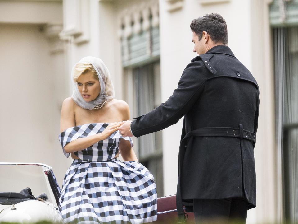 Sophie Monk's wardrobe malfunction on set of Bachelorette