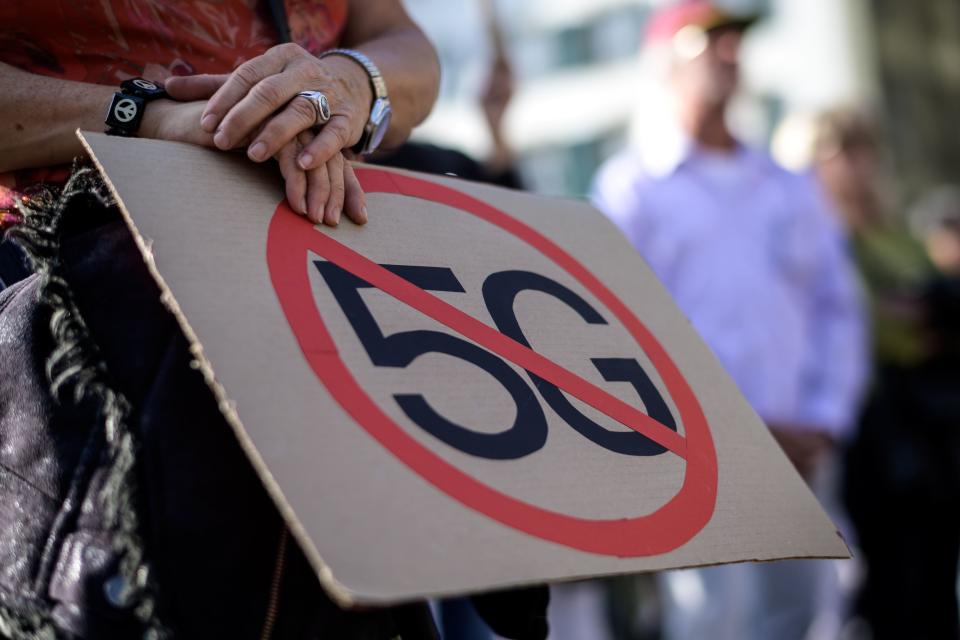 TOPSHOT - People take part in a national demonstration against 5G technology and the deployment of 5G-compatible antennas outside the Swiss Parliament in Bern, on September 21, 2019. - Switzerland was one of the first countries to deploy 5G, but health concerns about the radiation of antennas carrying next-generation mobile technology have triggered a nationwide revolt. (Photo by Fabrice COFFRINI / AFP)        (Photo credit should read FABRICE COFFRINI/AFP/Getty Images)