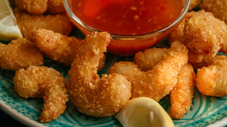 fried shrimp and dipping sauce