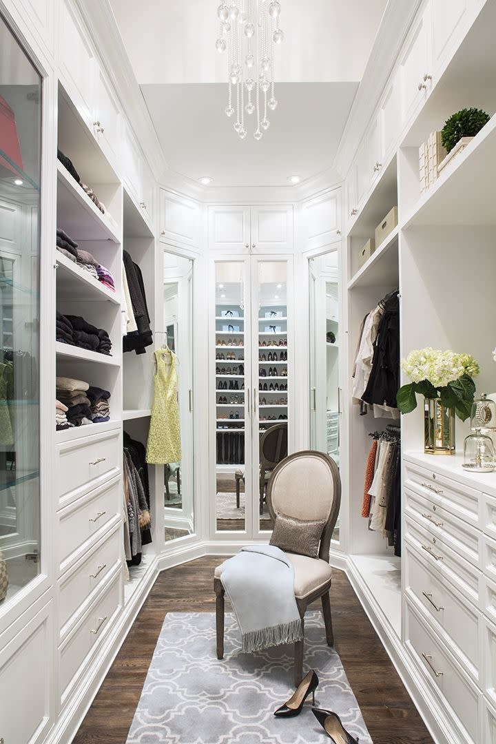 A classy Hollywood Hills, California, dressing room