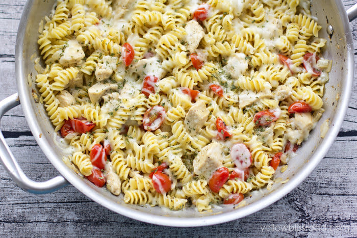 <strong>자세한 레시피는 <a href="http://www.yellowblissroad.com/one-pan-spicy-lemon-chicken-pasta-tomatoes/" target="_blank">여기를 클릭!</a>from Yellow Bliss Road</strong>