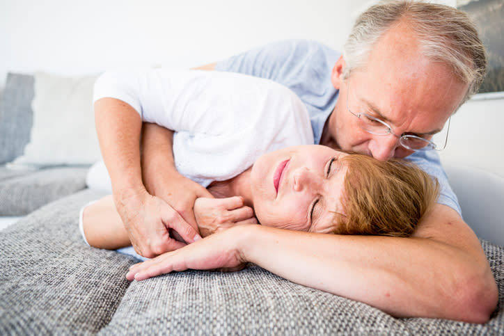 Mantenerse sexualmente activo, favorecería el rendimiento mental. – Foto: Westend61/Getty Images