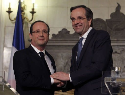 El presidente francés reconoció que las previsiones de crecimiento del PIB de Francia para este año serán revisadas a la baja, pero recordó que "no estamos en la misma situación que Grecia". (Pool/AFP | Thanassis Stavrakis)