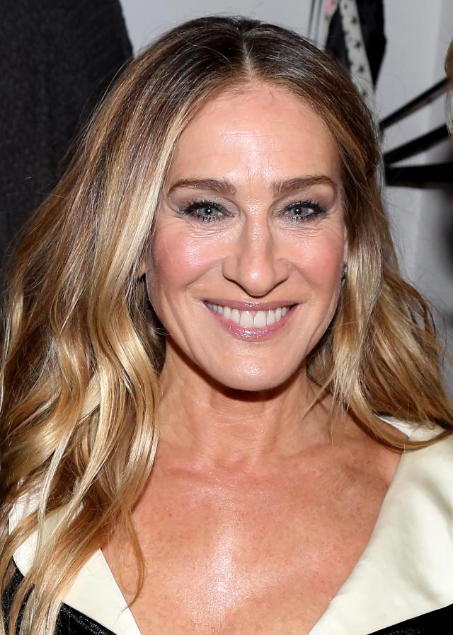 Sarah Jessica Parker Rocks a Pigeon Clutch and Head-to-Toe Pink on