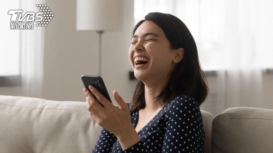 原PO想知道女生在聊天時一直「哈哈哈哈哈」是什麼意思。（示意圖／shutterstock 達志影像）