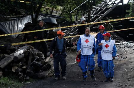 Rescue personnel coordinate to search for missing miners after an explosion at an underground coal mine on Friday, in Cucunuba, Colombia June 24, 2017. REUTERS/Jaime Saldarriaga