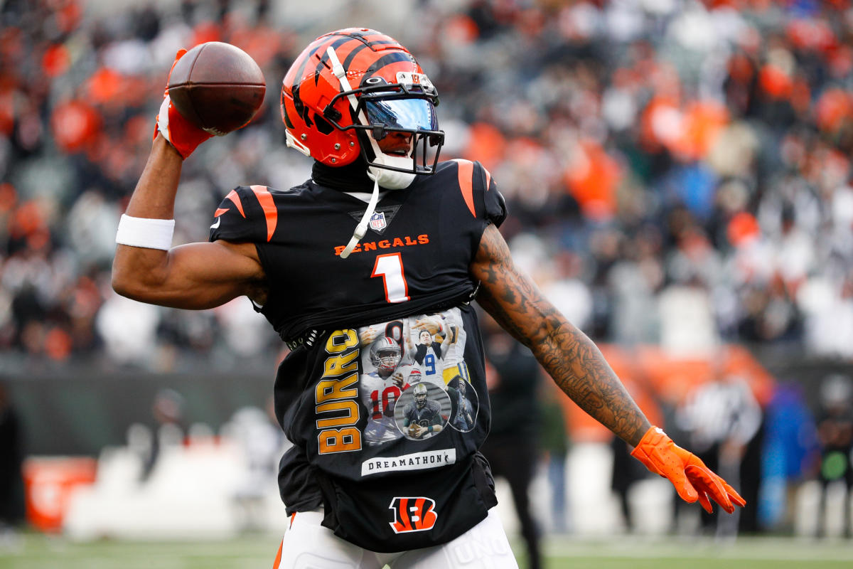 Ja'Marr Chase's helmet comes off after red-zone catch vs. Kyle