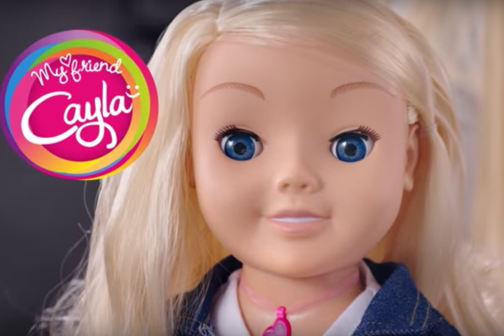 Una queja planteada ante la FTC alega que el fabricante de la muñeca ‘My Friend Cayla’, que puede conectarse a internet, recopila datos de privacidad de los niños que la utilizan. (Yahoo/Mashable)