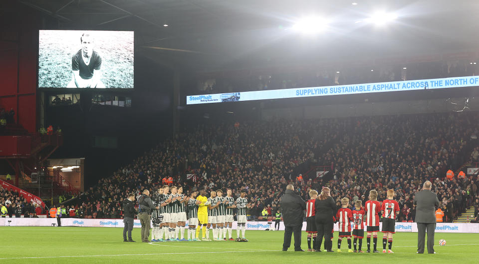 The Manchester United team takes part in a minute's applause in memory of Sir Bobby Charlton ahead of the Premier League match between Sheffield United and Manchester United at Bramall Lane