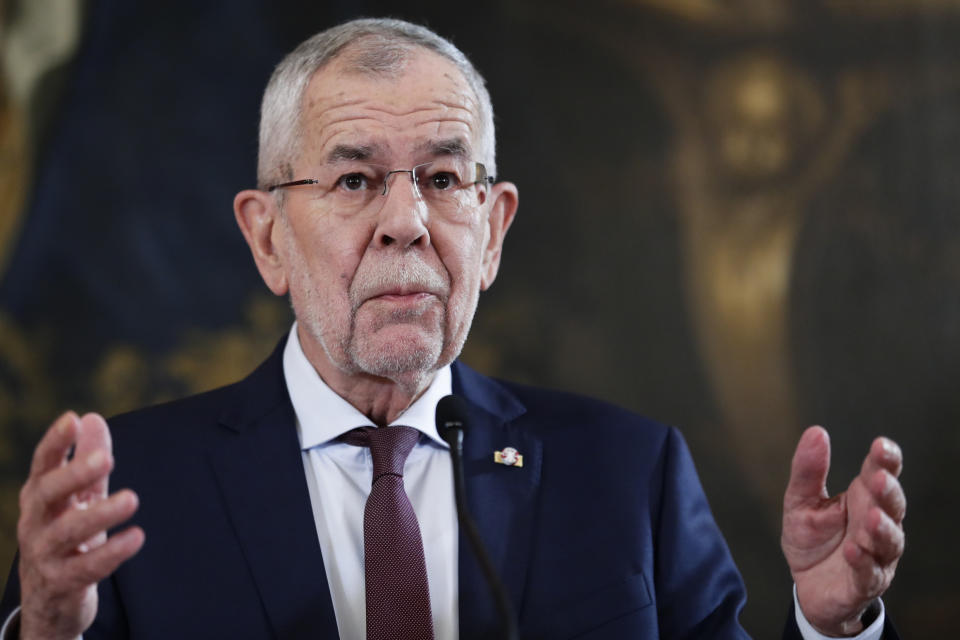 Austrian President Alexander Van der Bellen addresses holds a speech about the political situation in the country at his residence the Hofburg Palace in Vienna, Austria, Sunday, Oct. 10, 2021. The Austrian Chancellor Sebastian Kurz resigned on Saturday, October 9, to defuse a government crisis that was triggered by the announcement by the public prosecutor that he was the target of a corruption investigation. (AP Photo/Lisa Leutner)