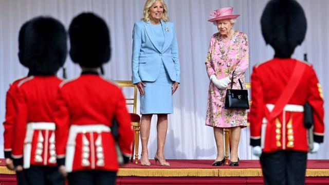 queen elizabeth pink dress - Cerca con Google  Queen elizabeth, Fashion,  Lady diana spencer