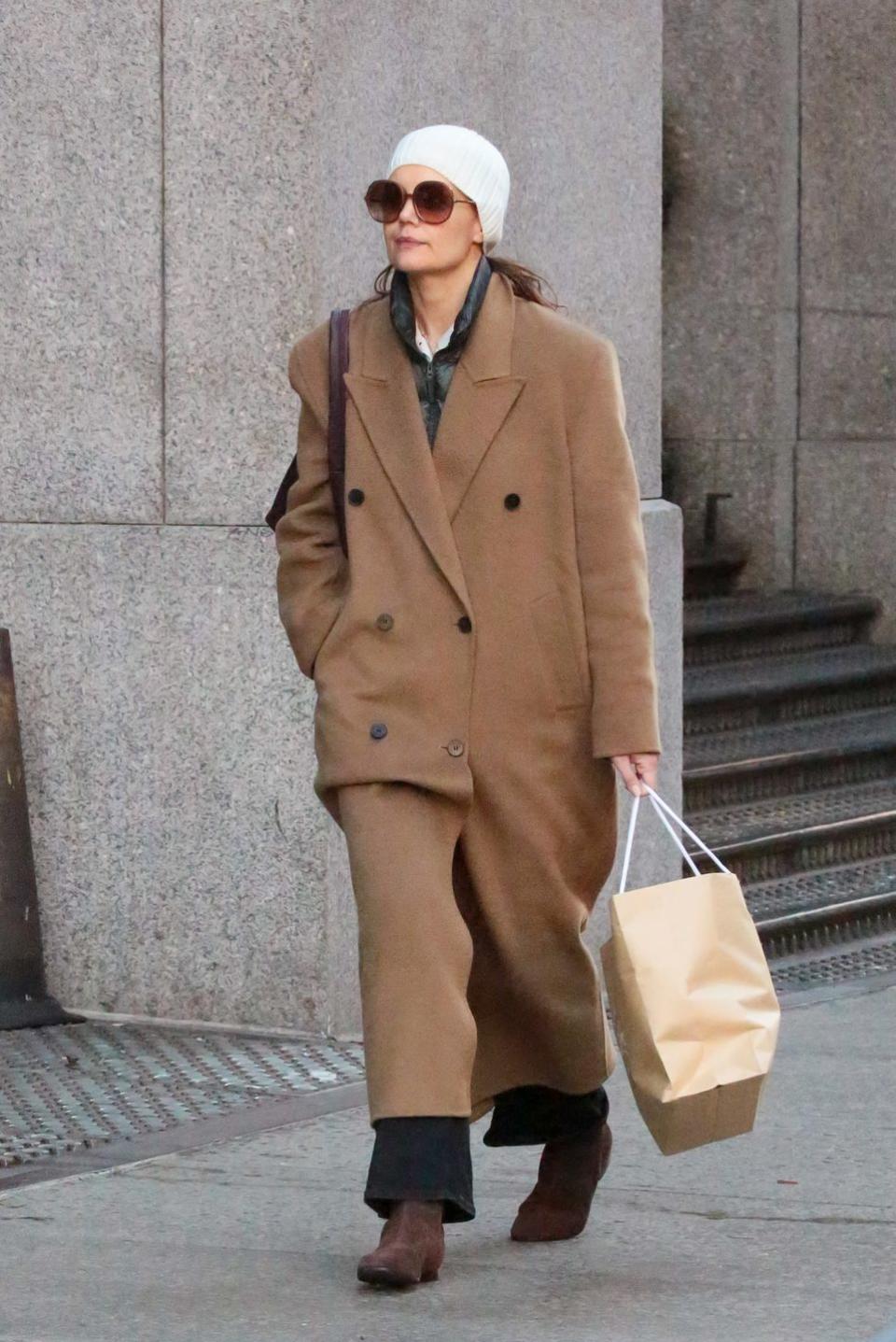 new york, ny january 05 katie holmes is seen on january 05, 2024 in new york city photo by ignatbauer griffingc images