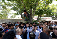 <p>Relatives of victims listen to hospital officials after a blast in Kabul, Afghanistan May 31, 2017.(Mohammad Ismail/Reuters) </p>