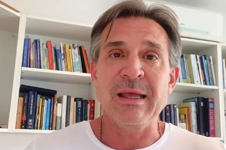 Aníbal Rubén Lotocki, el médico cirujano, en un video de Instagram hablando sobre la mala praxis