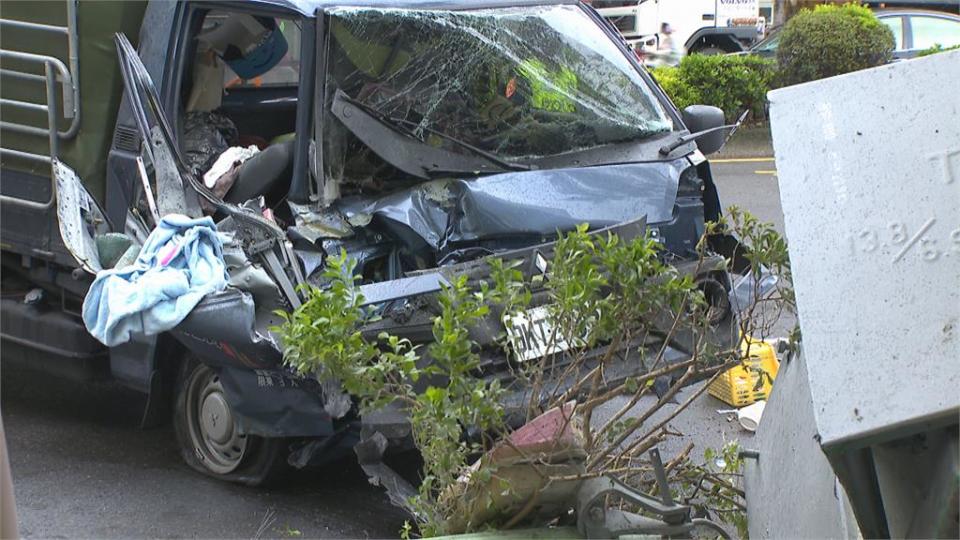 北市大同區今早兩起貨車自撞　2駕駛受傷送醫