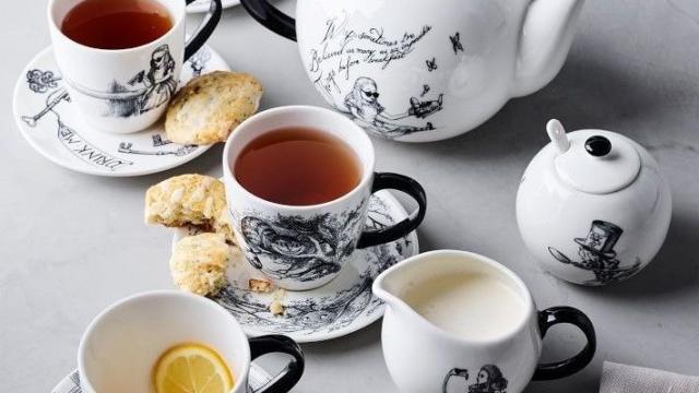 This is so flippin cool!  Tea pots, Tea pot set, Tea art
