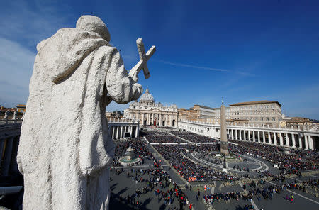 Pope Francis leads the Palm Sunday Mass in Saint Peter's Square at the Vatican, March 25, 2018 REUTERS/Stefano Rellandini