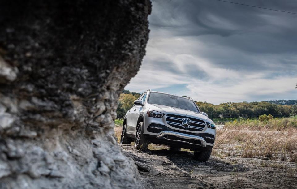 <p>The GLE450's turbocharged inline-six gets a boost from a 21-hp electric motor sandwiched between the flywheel and the transmission that can add a squirt of torque when needed.</p>