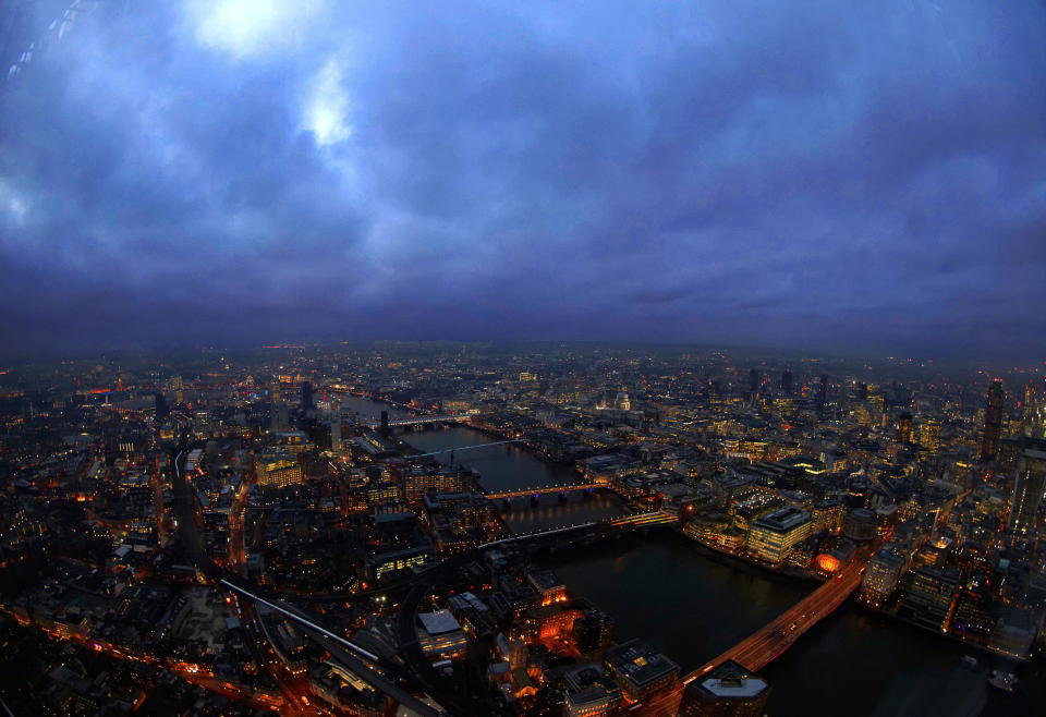 Zwar wurde "The Shard" schon im Juli 2012 feierlich eingeweiht, aber erst ab 1. Februar wird die Aussichtsplattform "The View" im 69. Stock für Besucher geöffnet. (Bild: dpa)